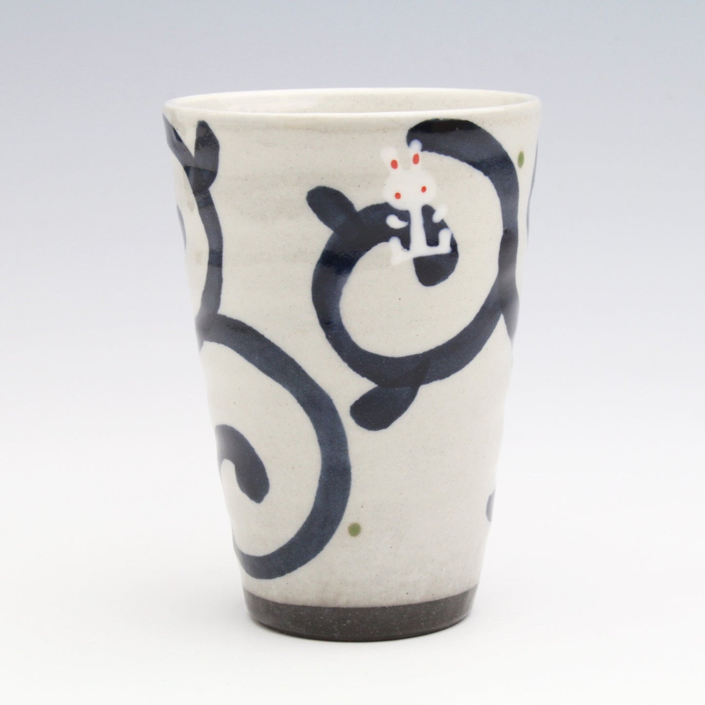 Arabesque White Rabbit Ceramic Cup