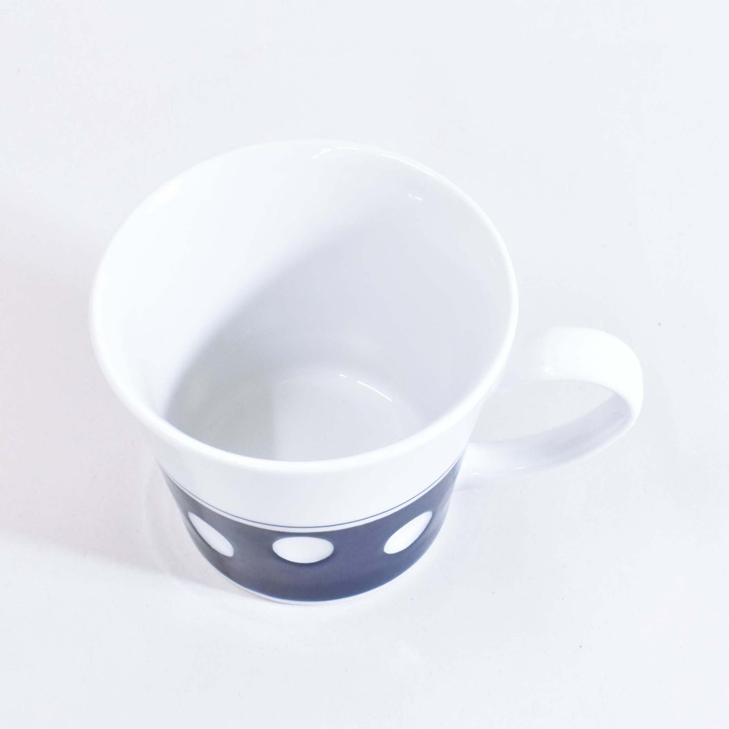 Polka dot D-shaped mug