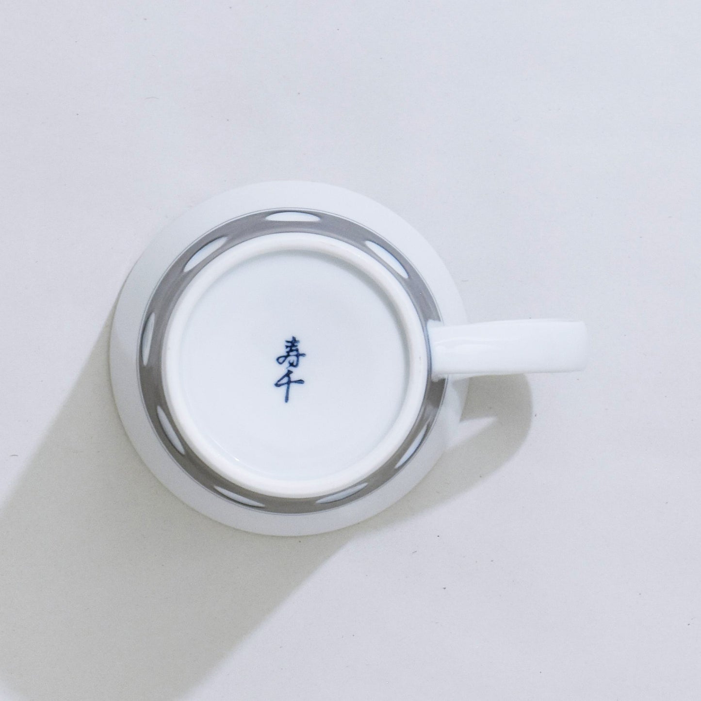 Polka dot D-shaped mug