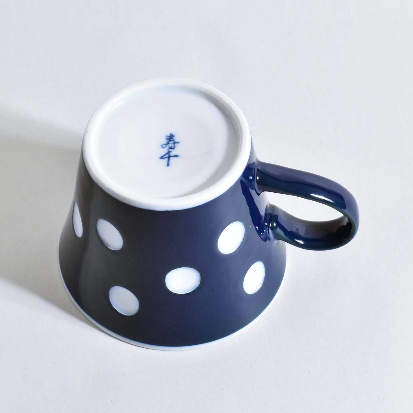 Polka dot D-shaped full surface mug