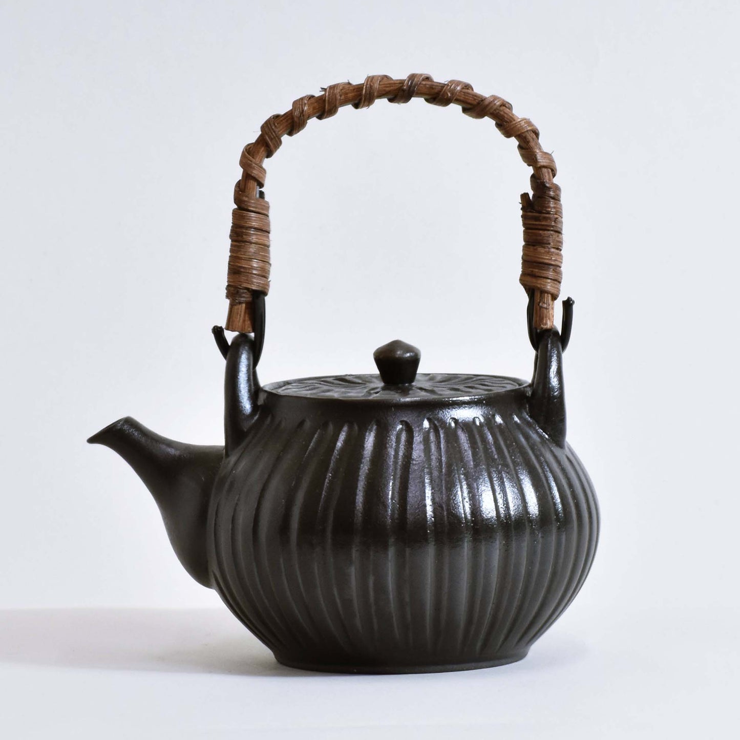 Genho Medium Earthenware Pot with Mesh