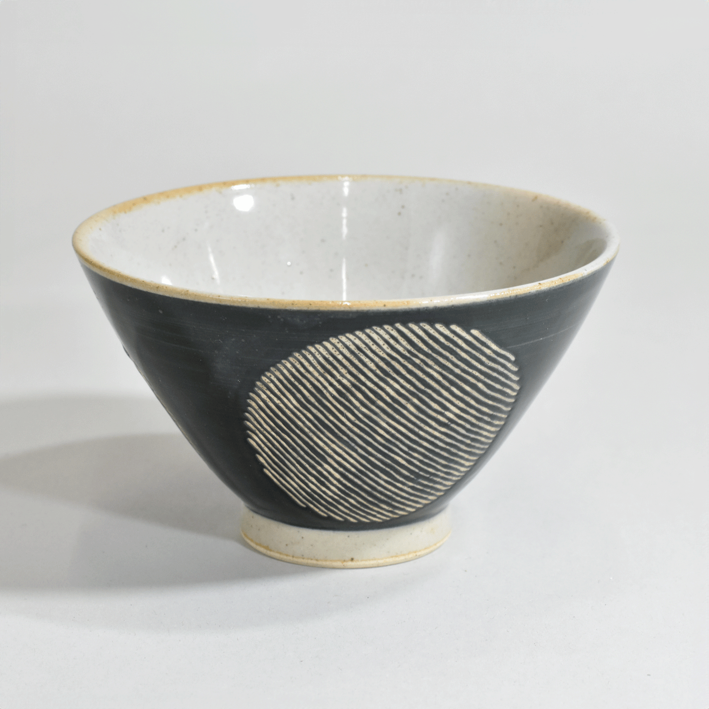 Water-repellent round pattern
