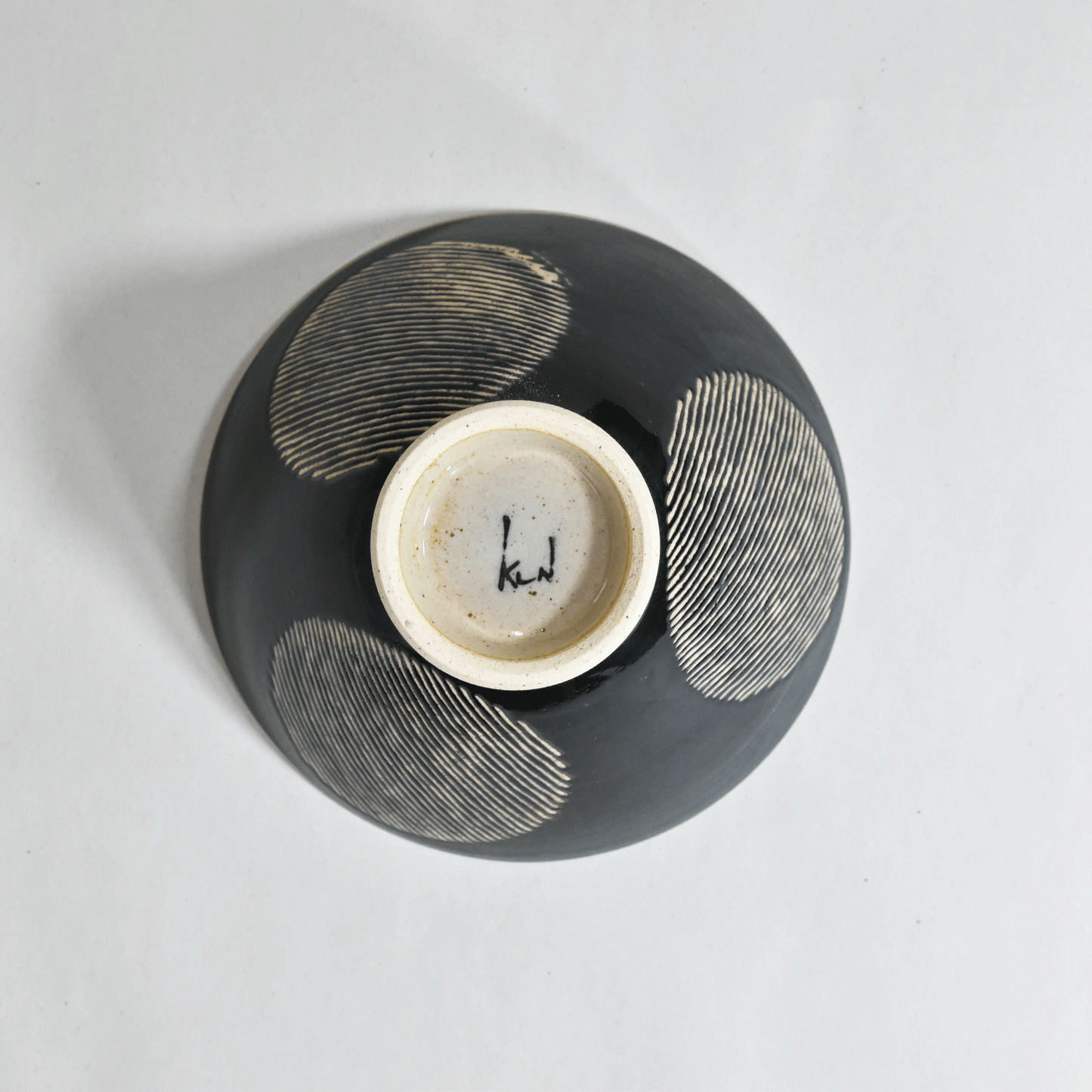 Water-repellent round pattern