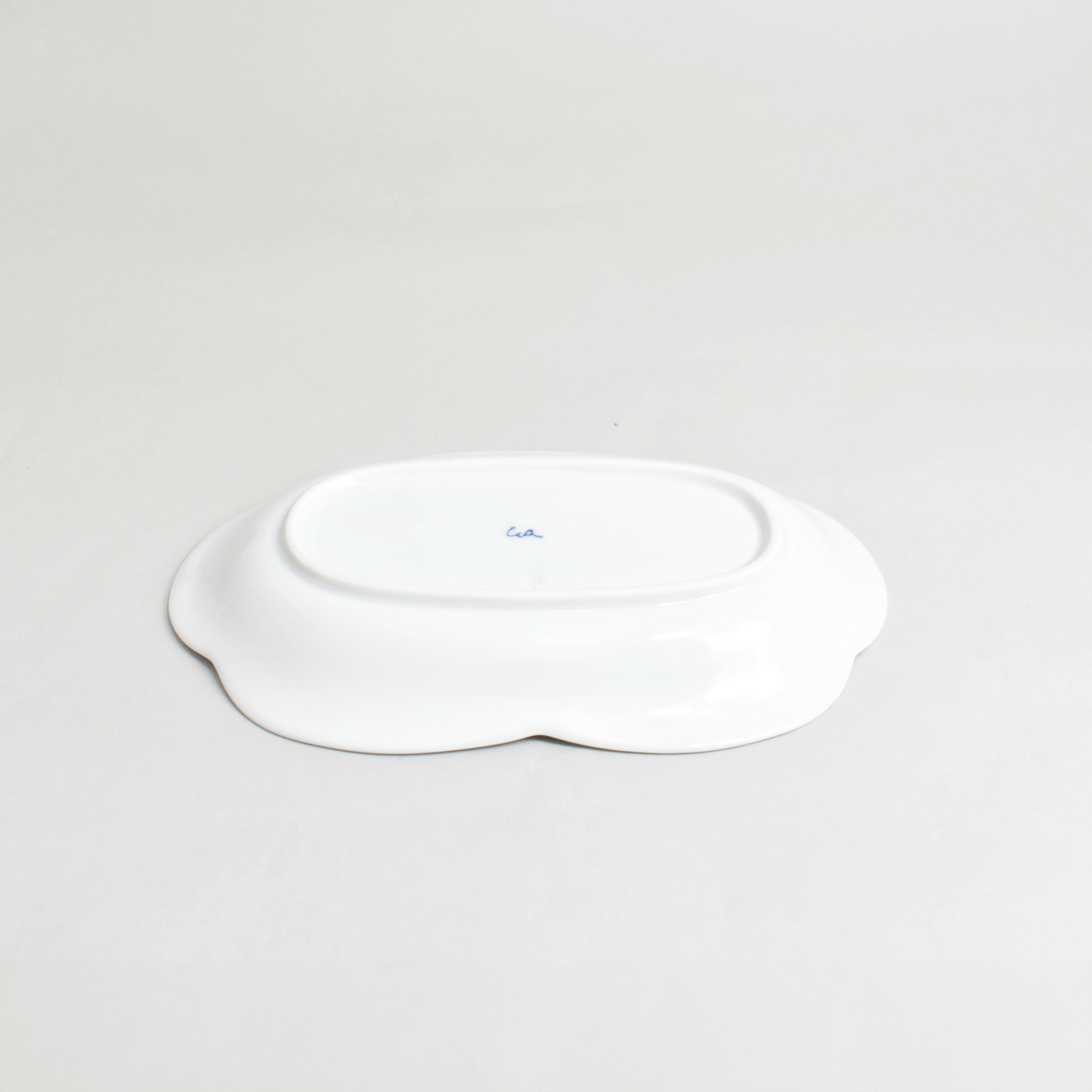 Flower-shaped plate