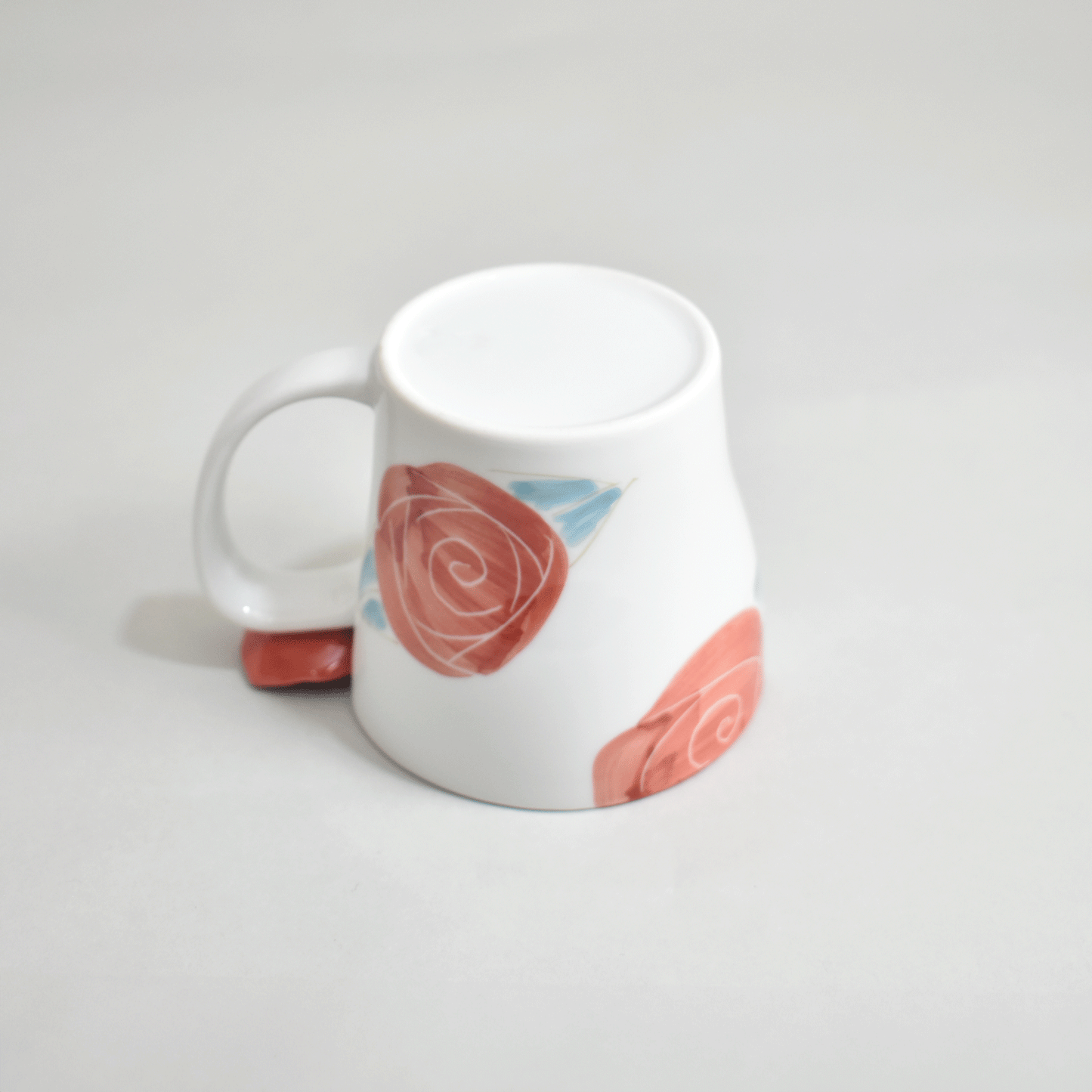 Blue and white rose mug