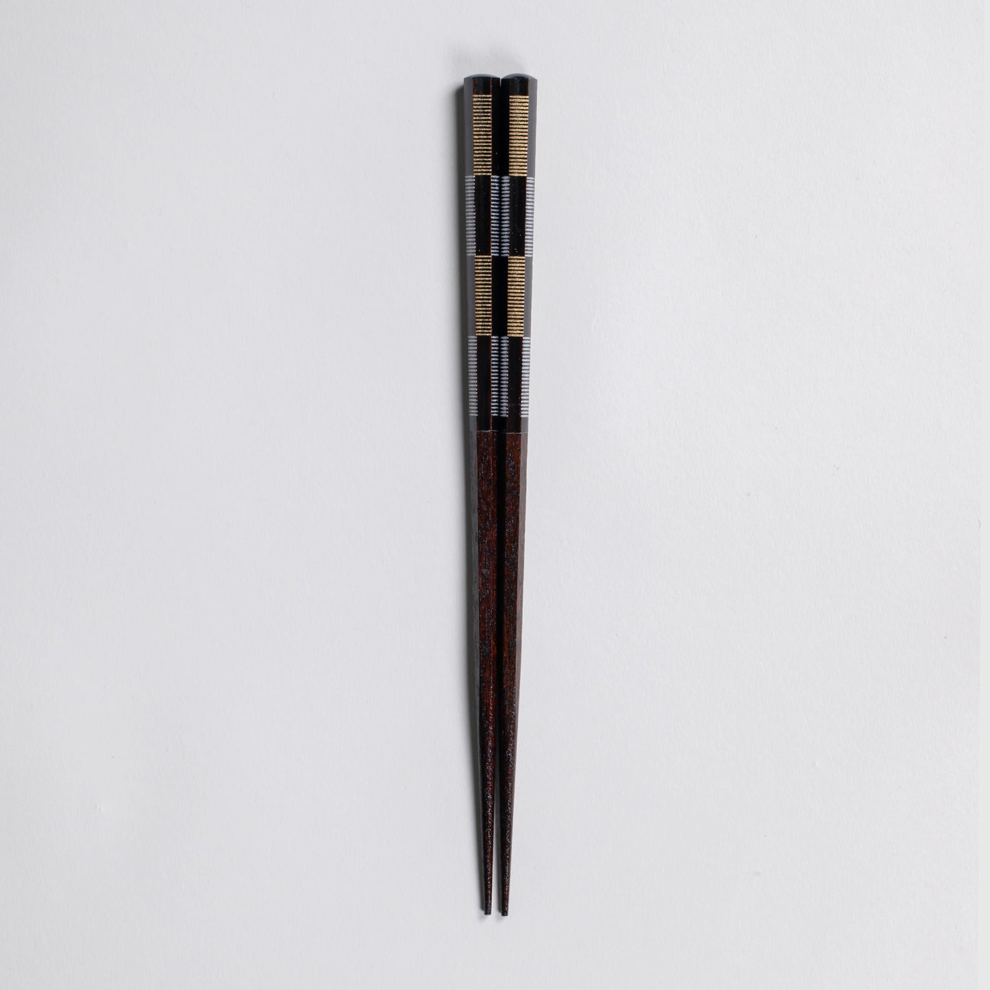 Wiped lacquer hexagonal checkered pattern