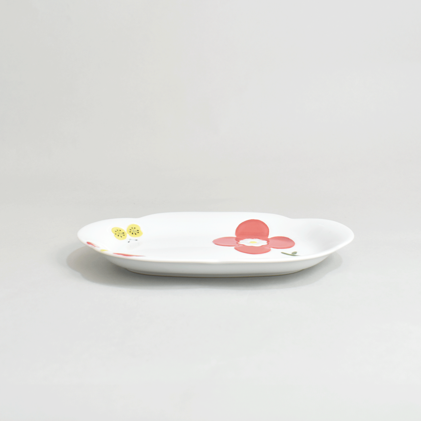 Flower-shaped plate