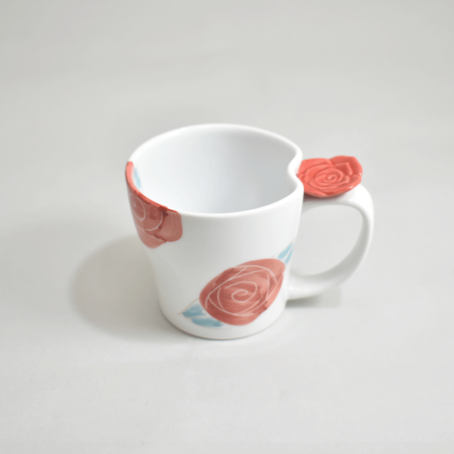 Blue and white rose mug
