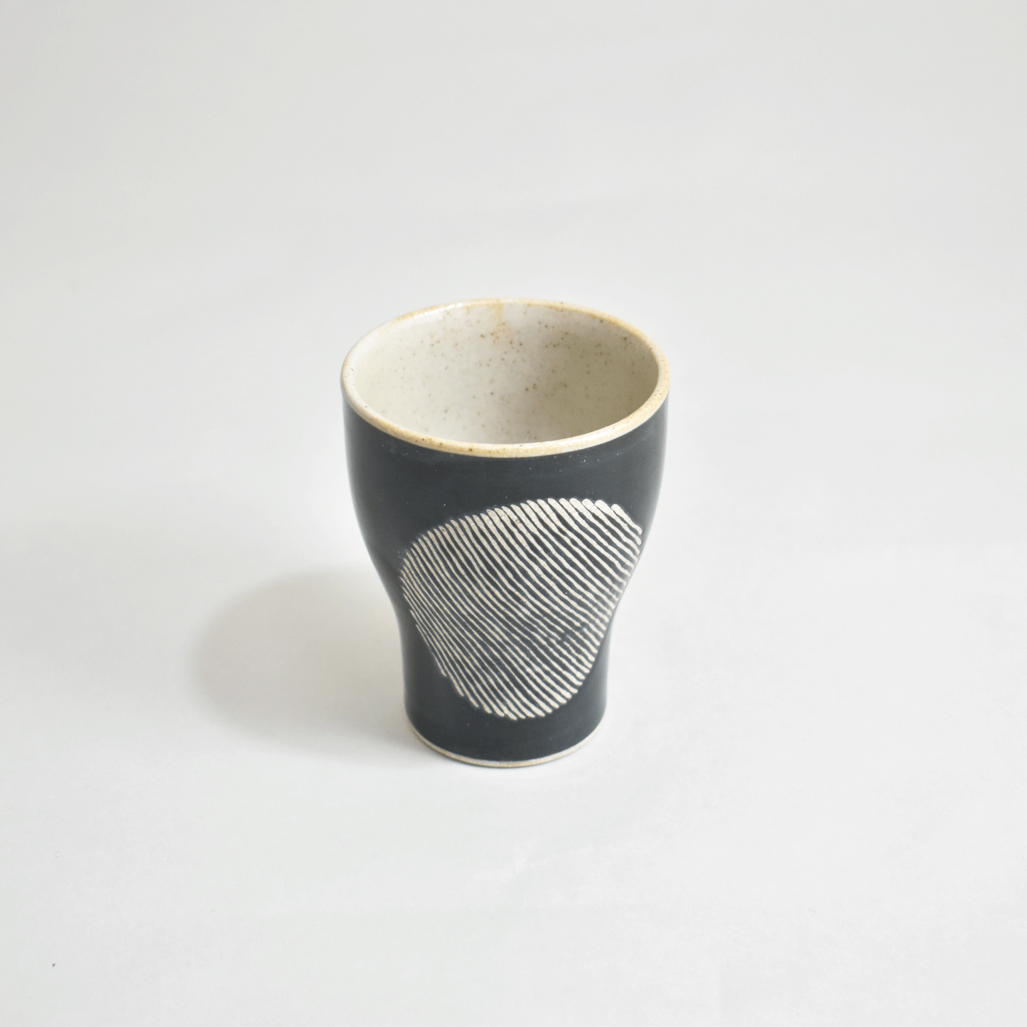 Water-repellent round pattern cup