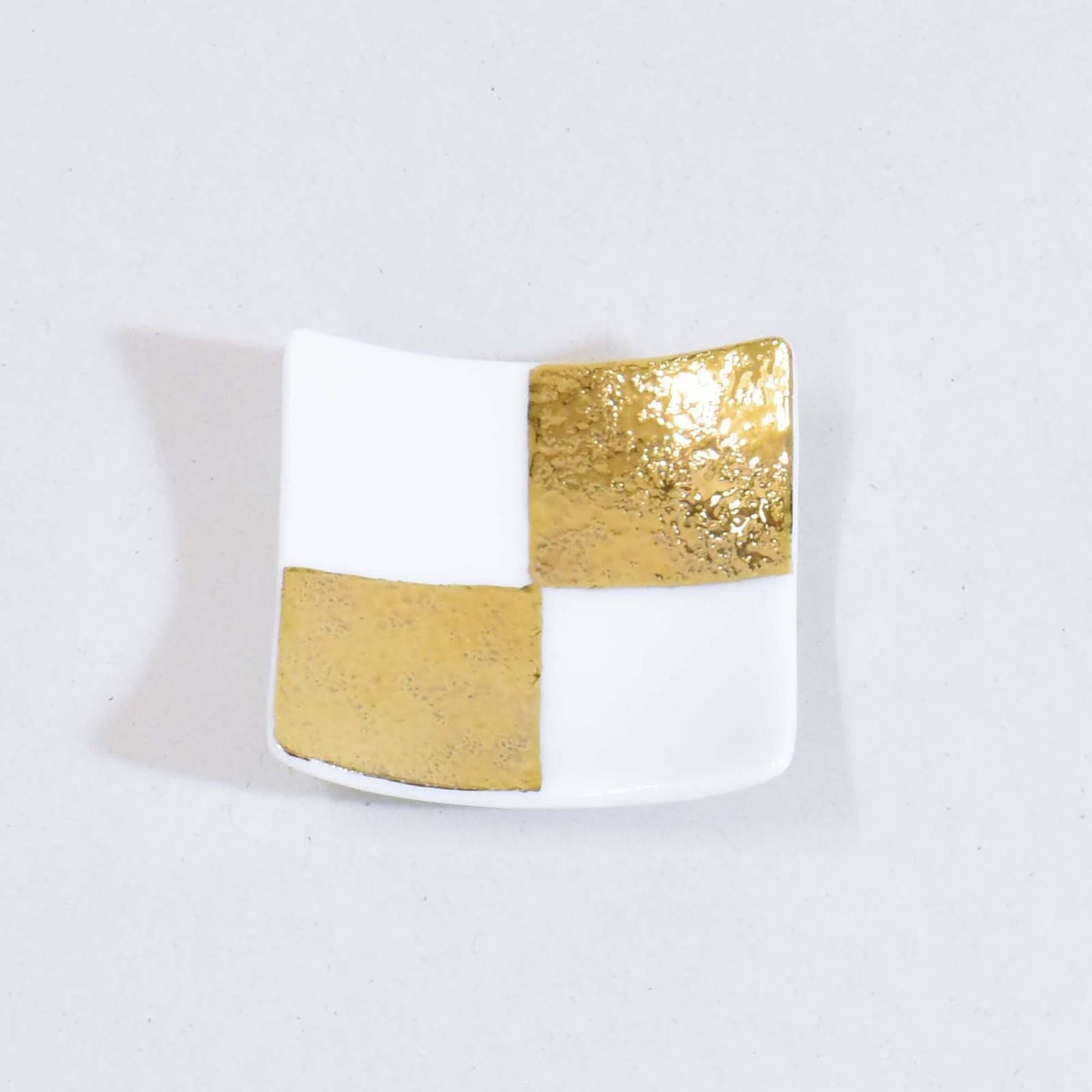 Round Pottery 15 Checkered Square Small Plate (Platinum)