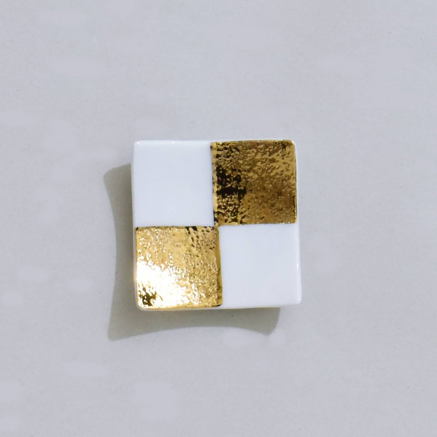 Round Pottery 15 Checkered Square Small Plate (Platinum)
