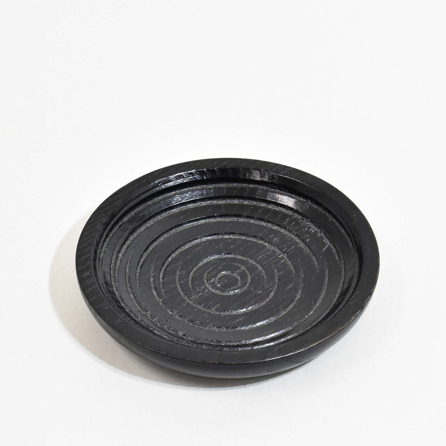 Wooden individual plates, swirl