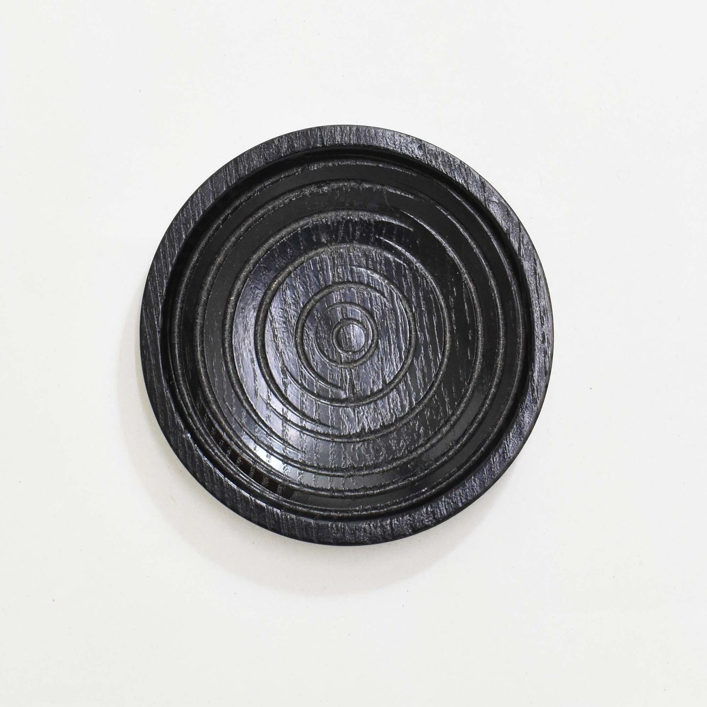 Wooden individual plates, swirl