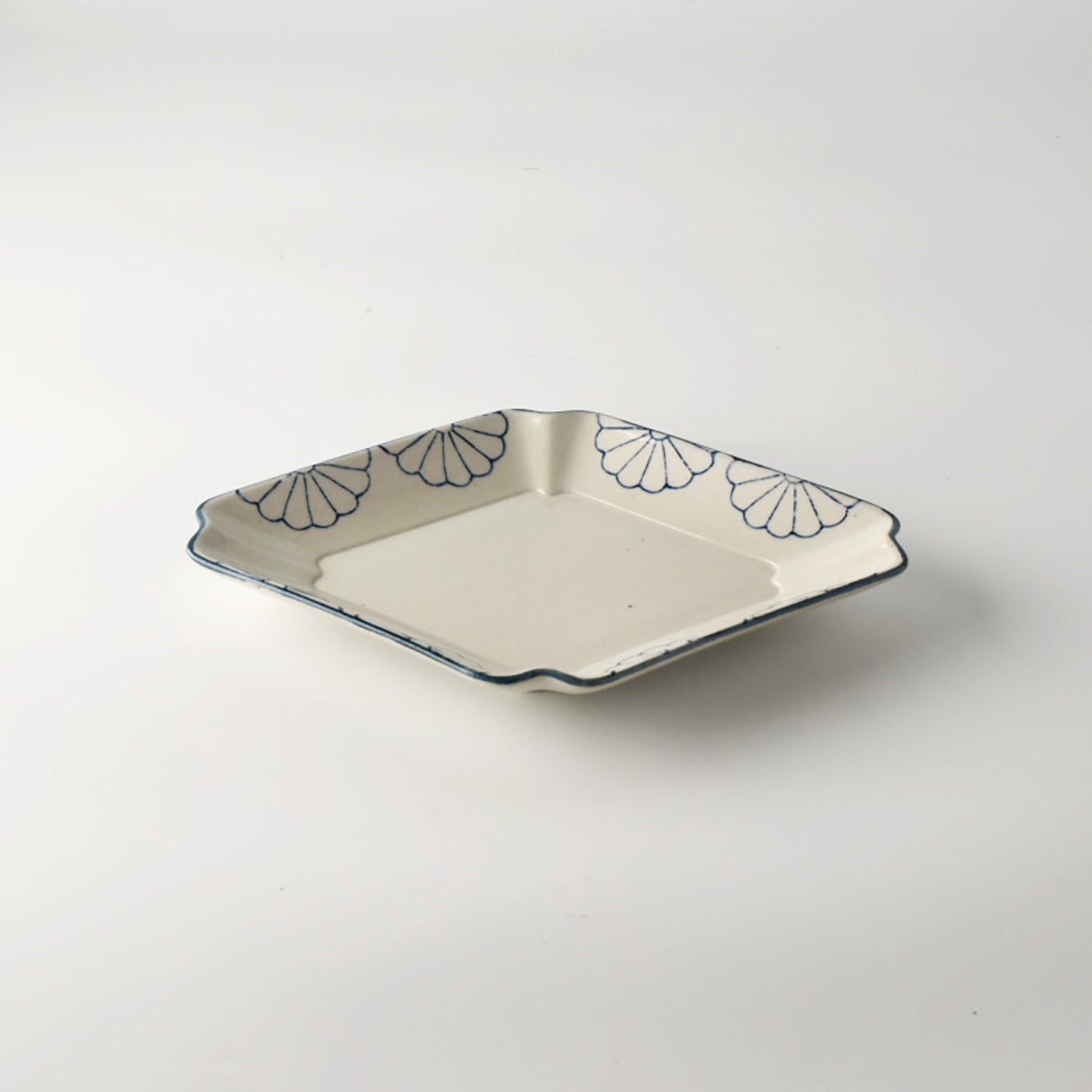Cornered diamond shaped plate with lines