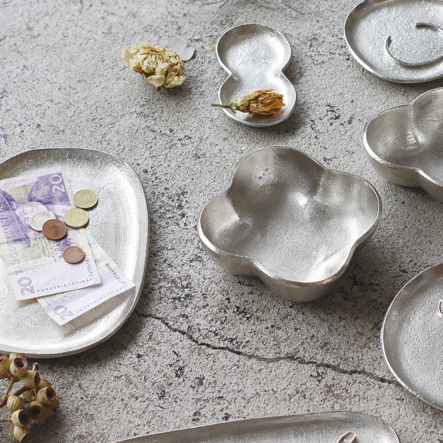 Santorina Aluminum Oval Tray