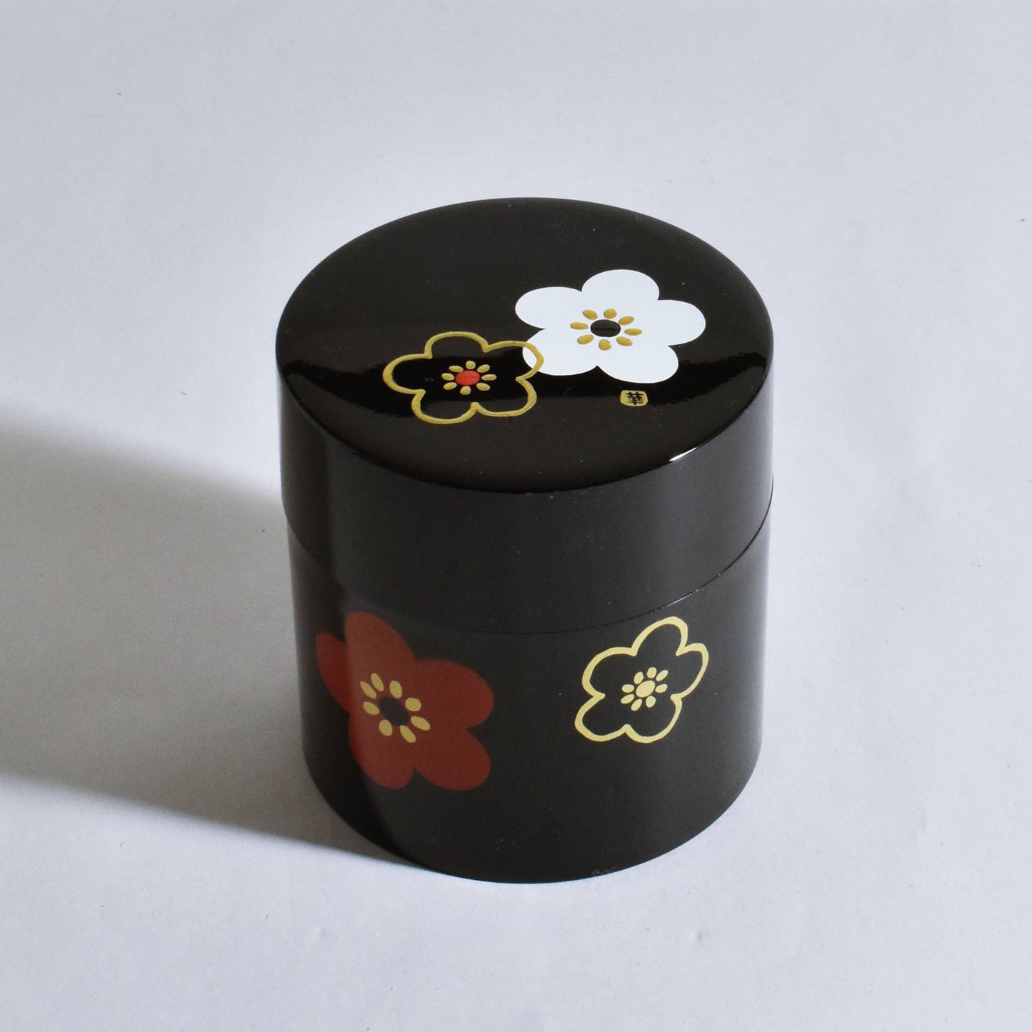 Tea canister with black flower pattern and plum blossom