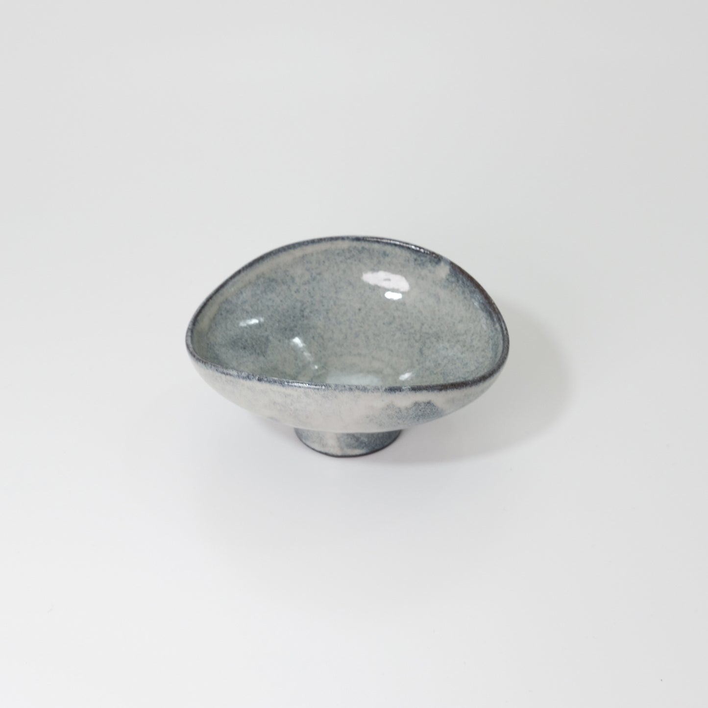 Curvale 4-inch pot, milky white