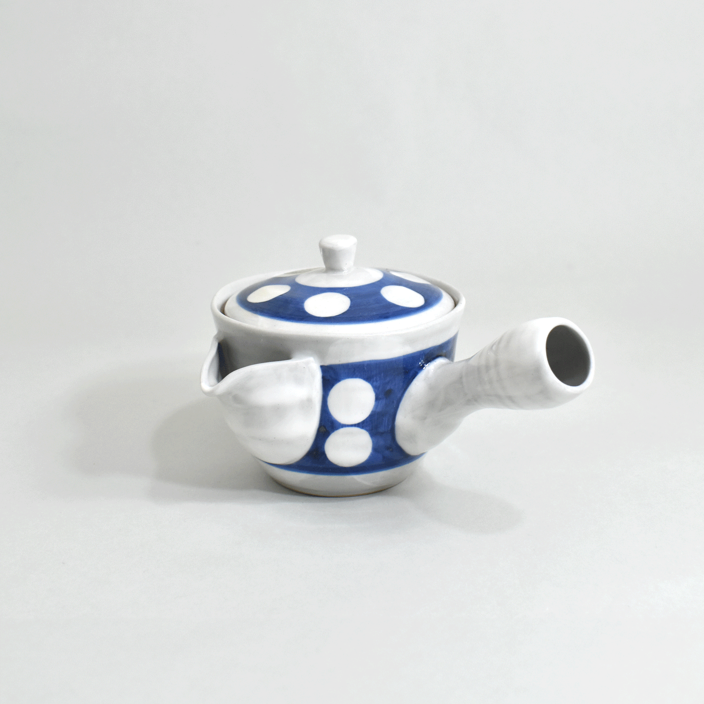 Polka dot romantic U teapot