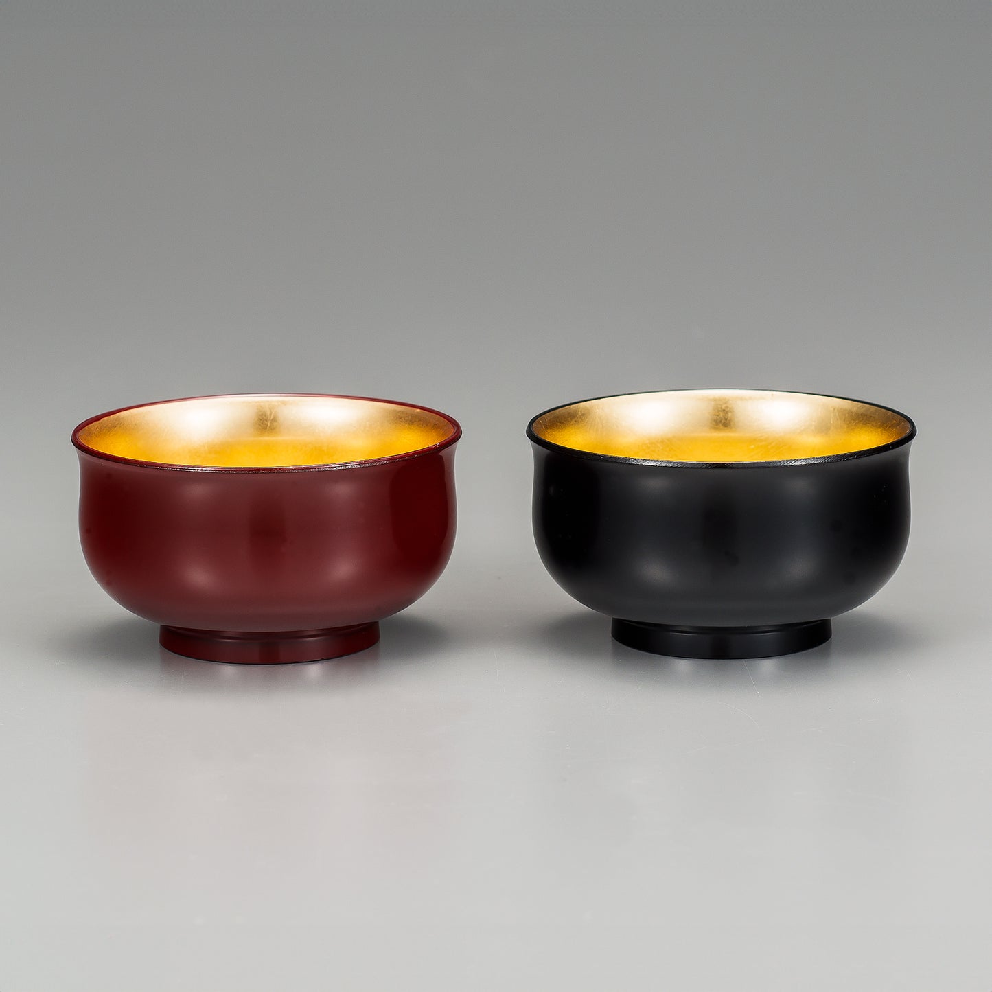Lily-shaped sake cup with gold leaf inside