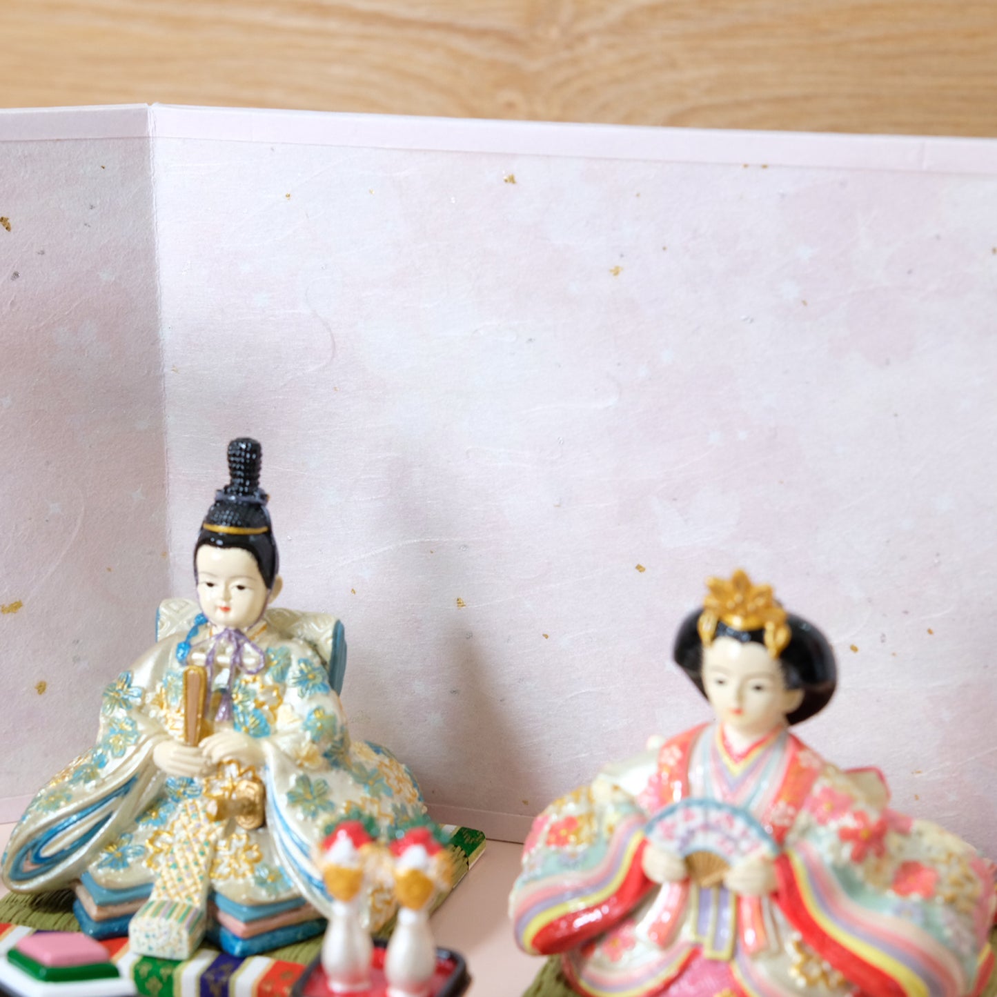 Hime no HARUKA Japanese paper folding screen with tools, peach
