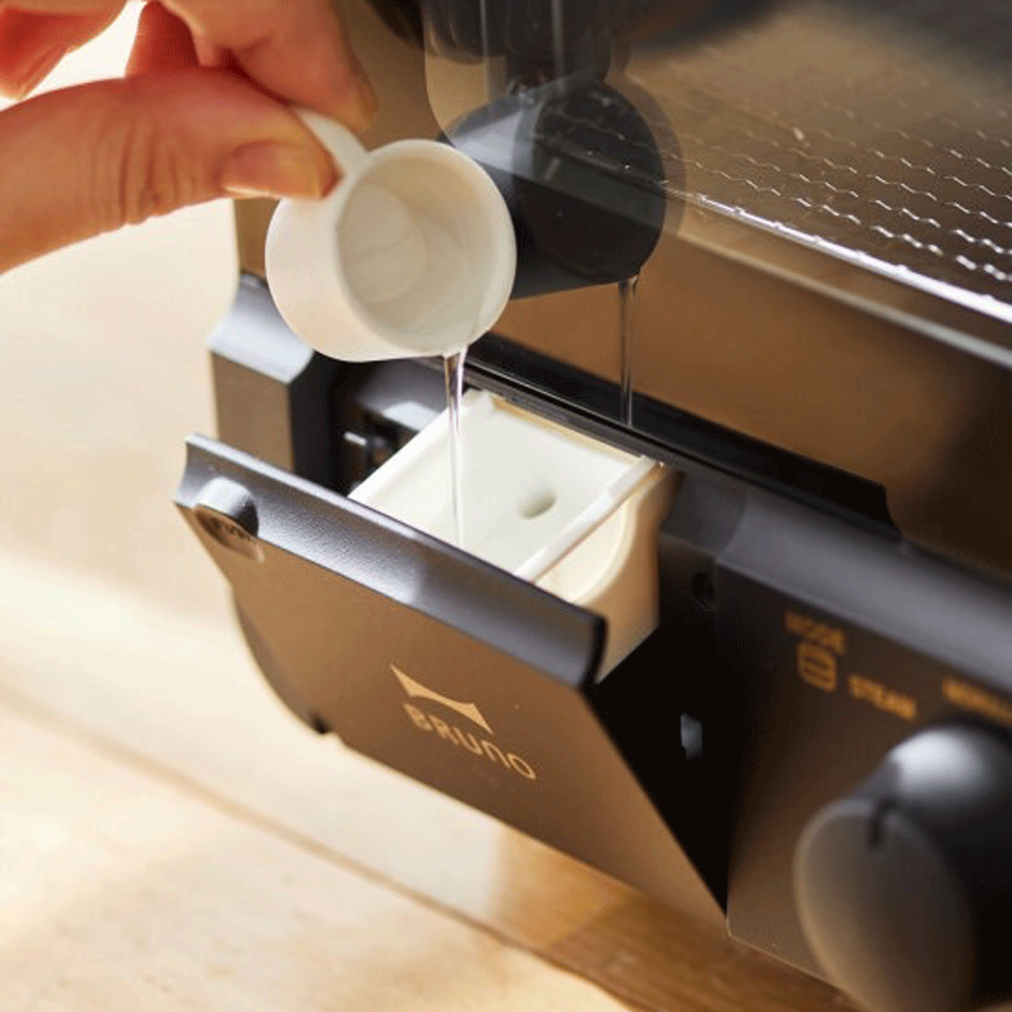 BRUNO Steam & Bake Toaster