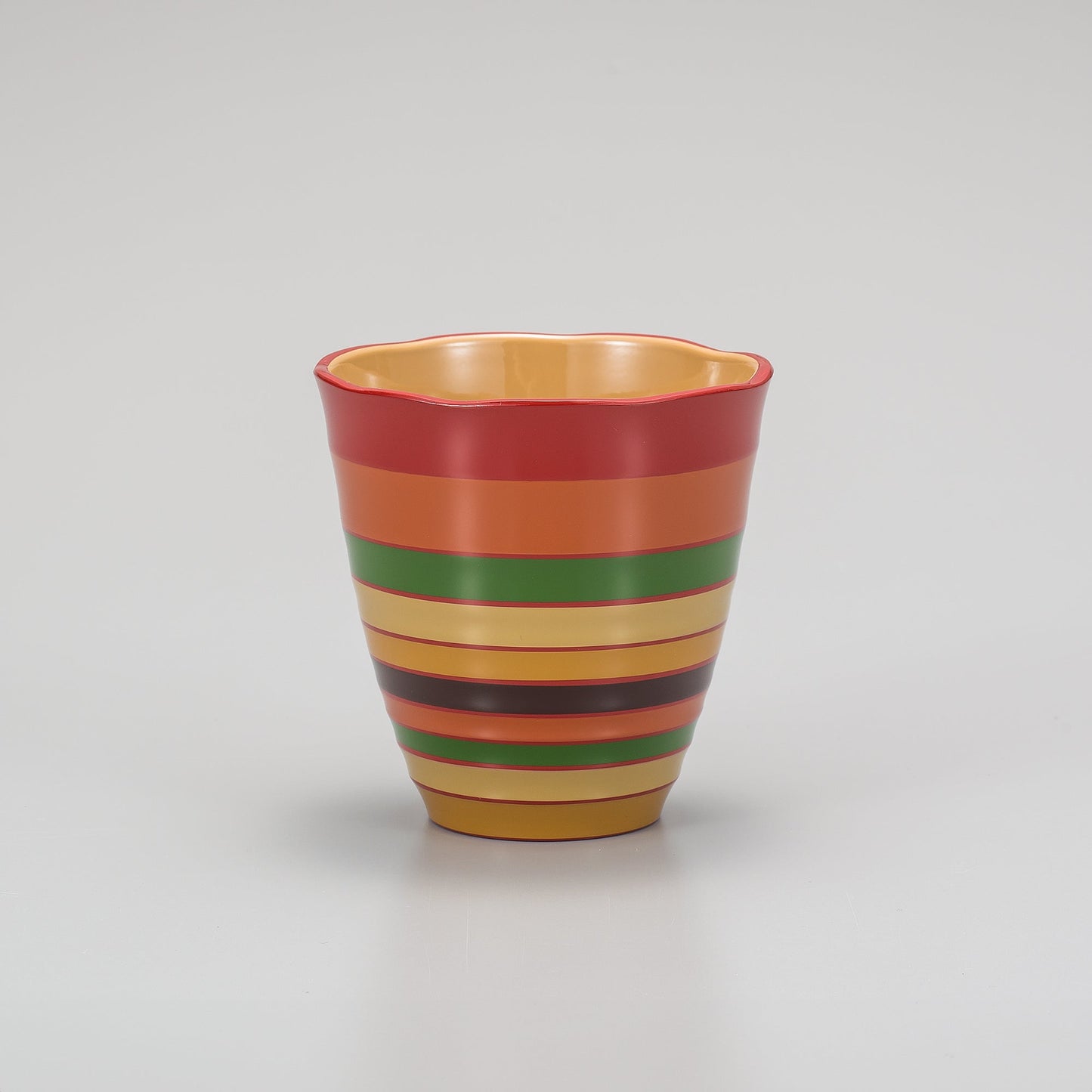 Free cup with spinning top design