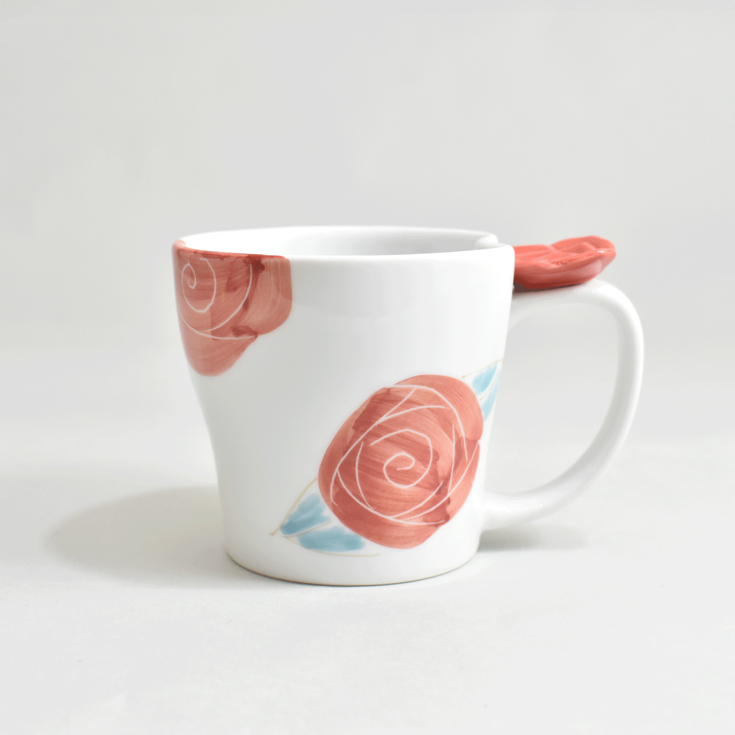 Blue and white rose mug