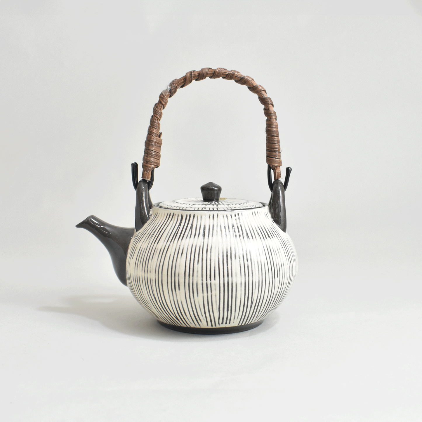 Senbori Medium Earthenware Pot with Mesh