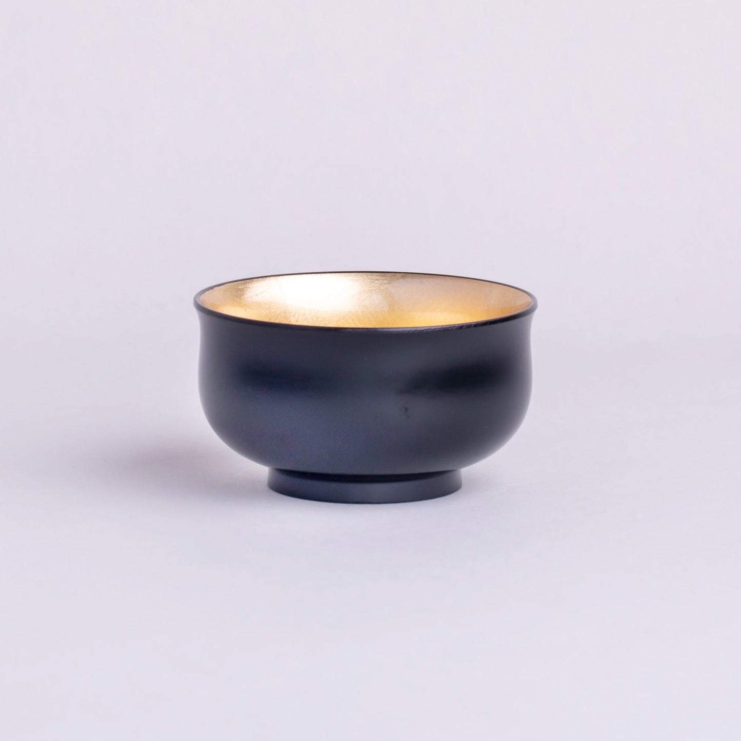 Lily-shaped sake cup with gold leaf inside