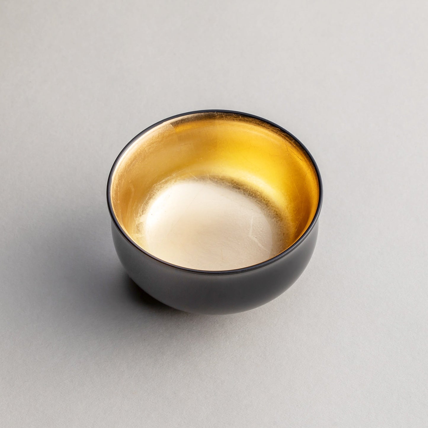 Lily-shaped sake cup with gold leaf inside