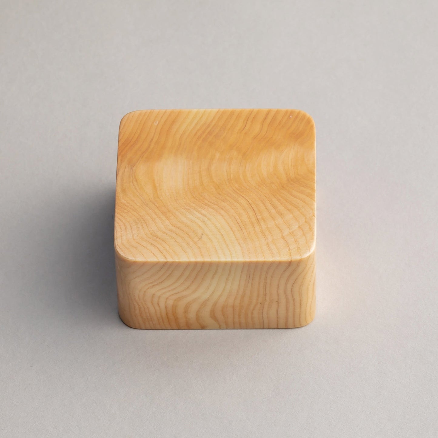 Kiso Hinoki Red Knot Egg Stand