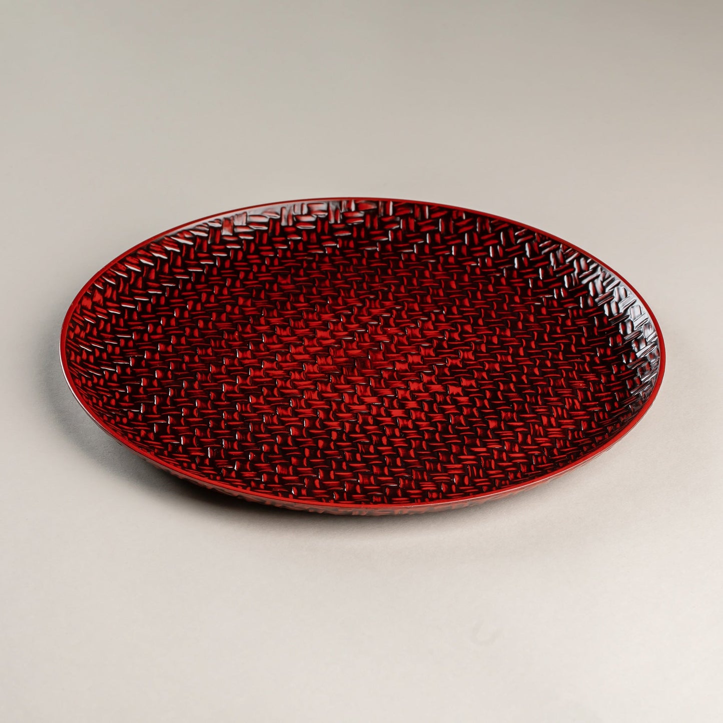 Round tray with Ajiro carving