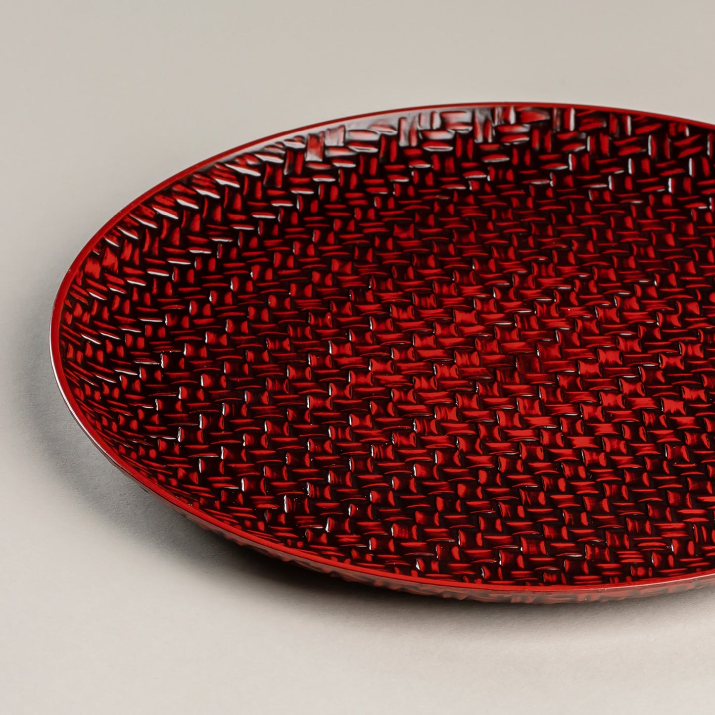 Round tray with Ajiro carving