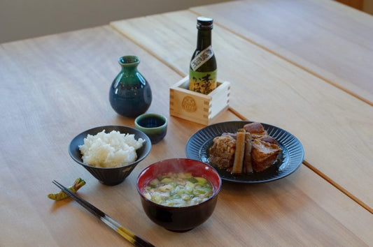 料理が映える漆黒