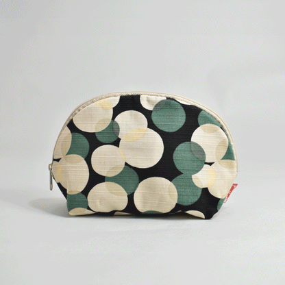 Shell-shaped pouch
