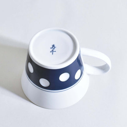 Polka dot D-shaped mug