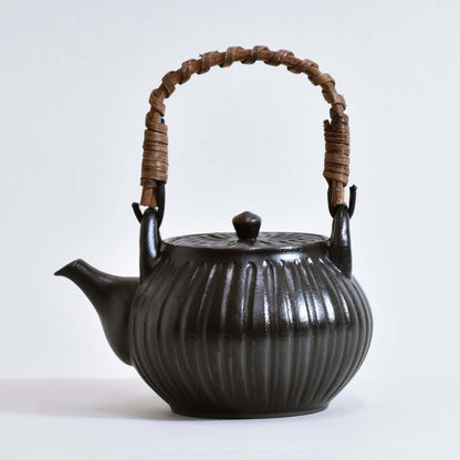 Genho Medium Earthenware Pot with Mesh