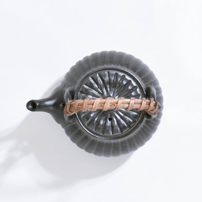 Genho Medium Earthenware Pot with Mesh