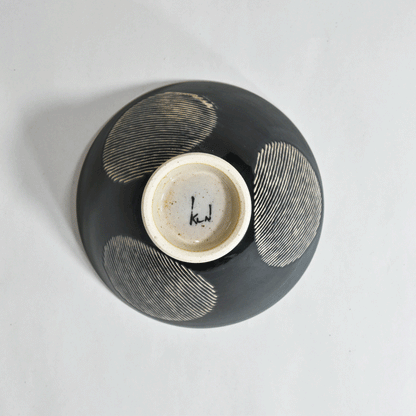 Water-repellent round pattern