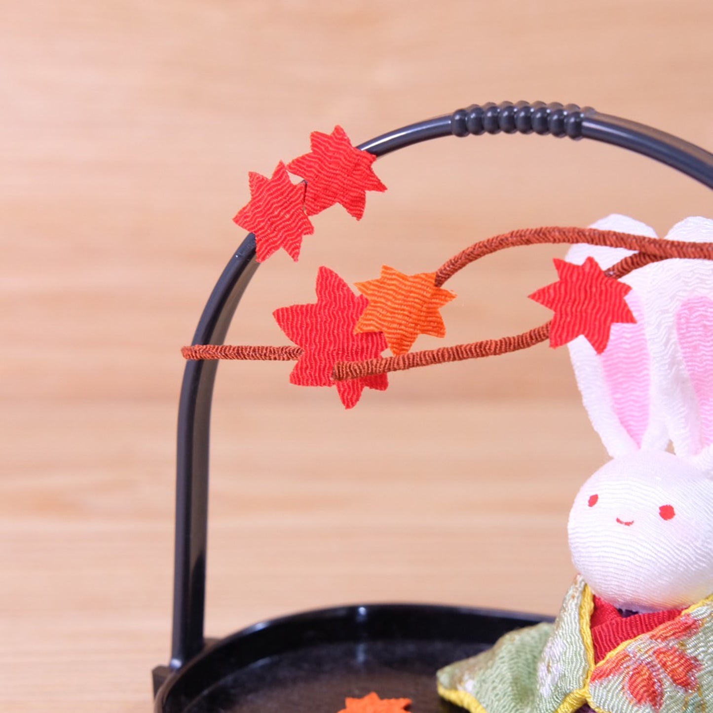 かご付うさぎ 紅葉