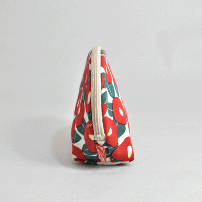 Shell-shaped pouch