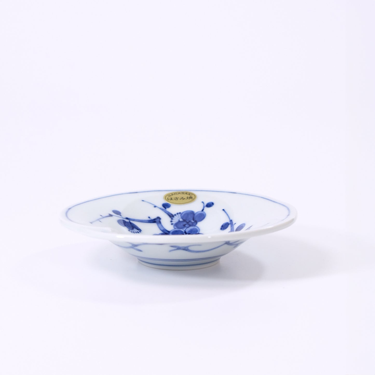 Small plate with a design of plum blossoms and waves