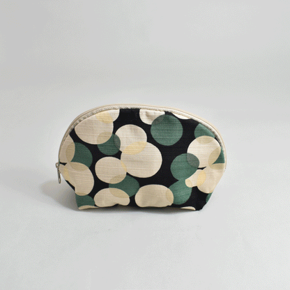 Shell-shaped pouch