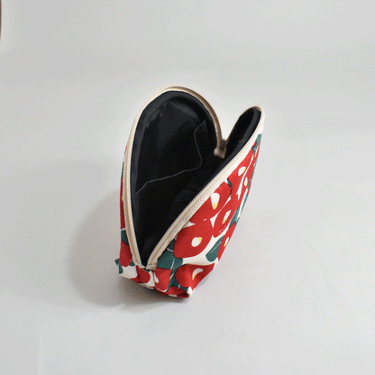 Shell-shaped pouch