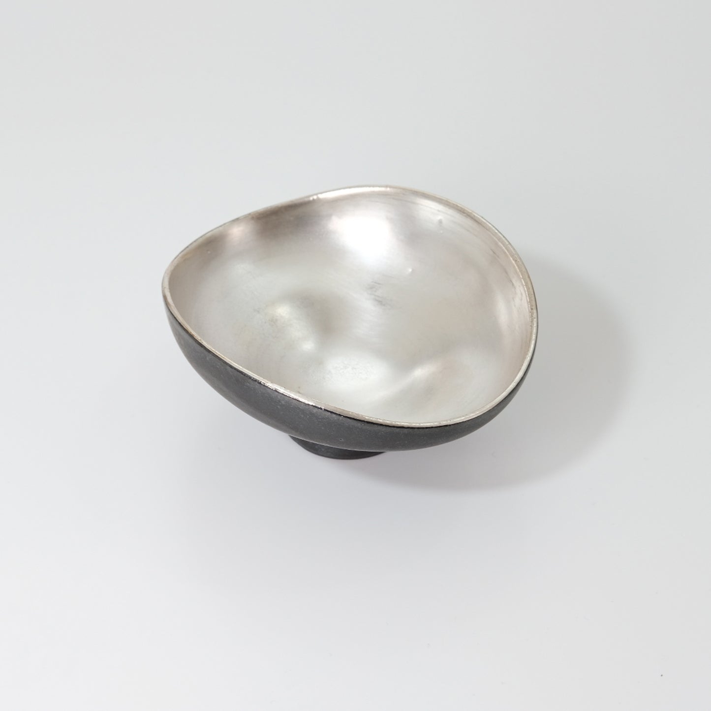 Curvale 4-inch bowl, silver glaze