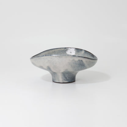 Curvale 4-inch pot, milky white