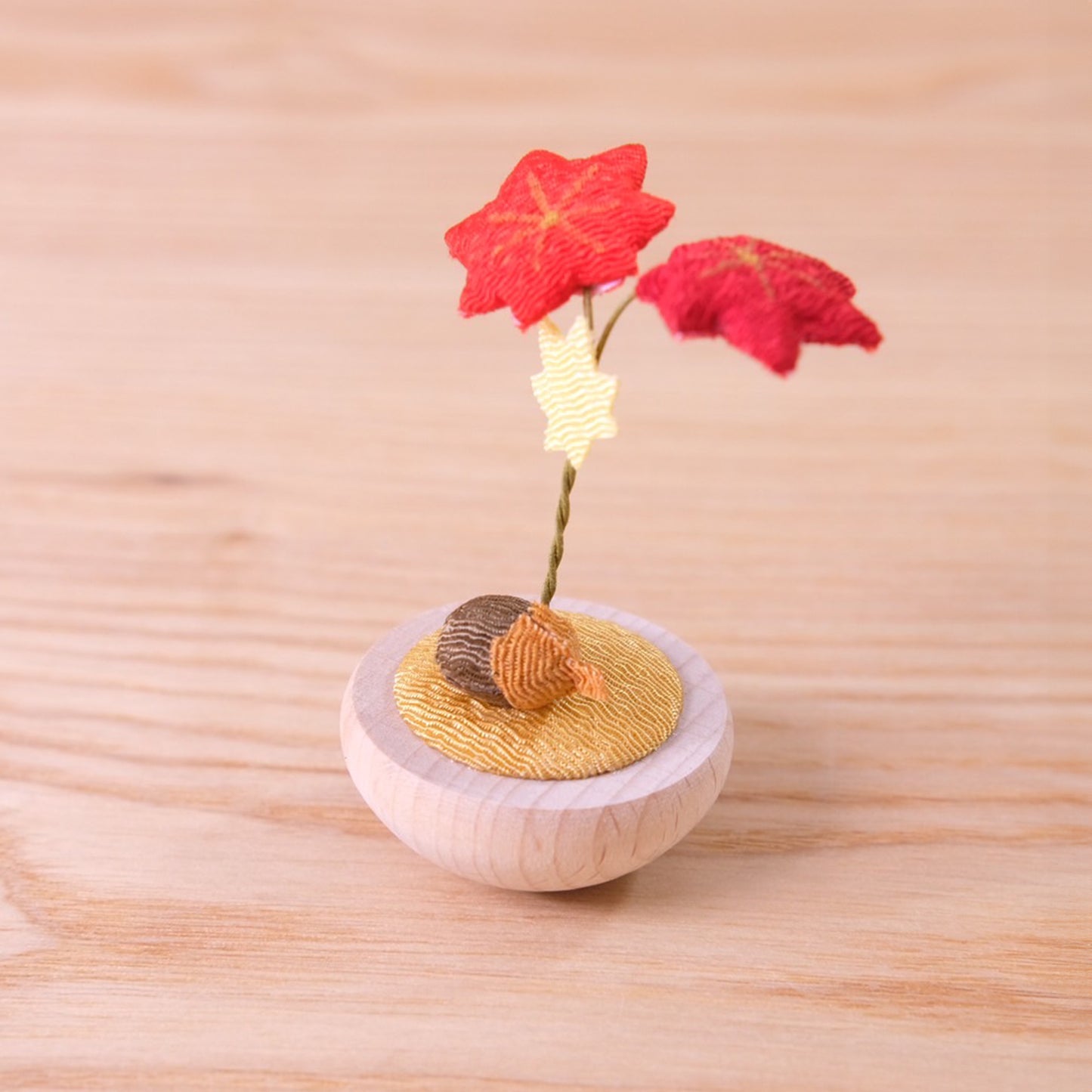 ゆらゆら紅葉 秋の実り どんぐり